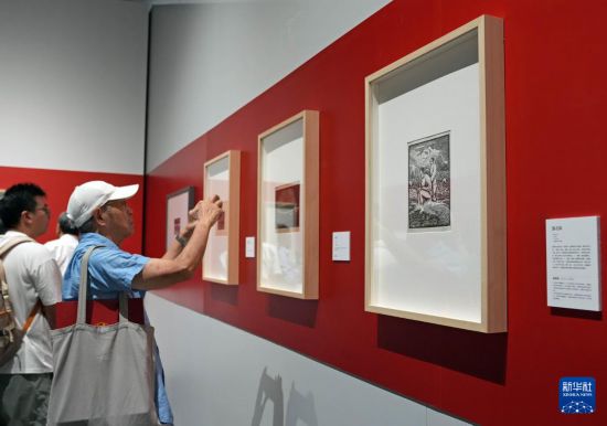 配资操盘股票 纪念抗战胜利80周年版画特展在沪举行