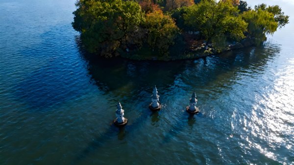 兰州配资平台 什么湖最有名？西子涵韵：一湖千年的文化长歌